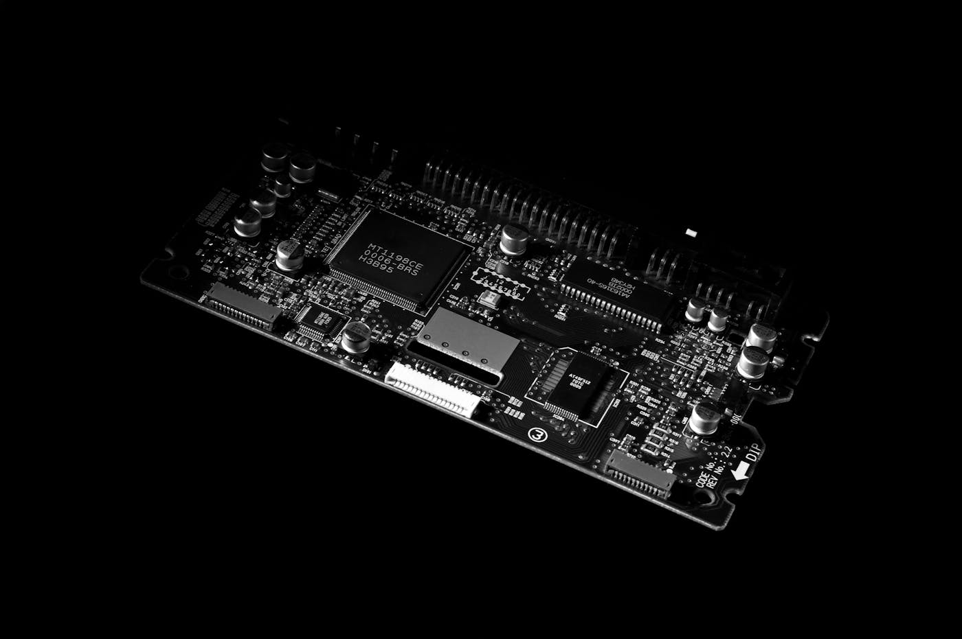 Circuito elettronico con microchip, richiamo visivo al mondo ECU e centraline auto.