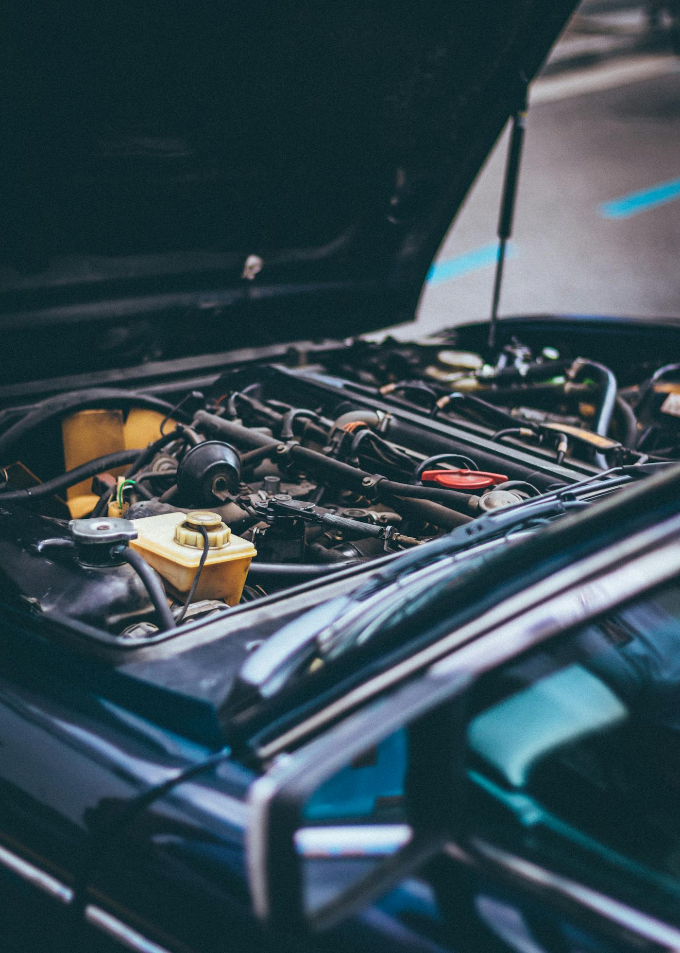 Primo piano di motore auto, adatto alla sezione dedicata a Stage 1, Stage 2 e Stage 3.